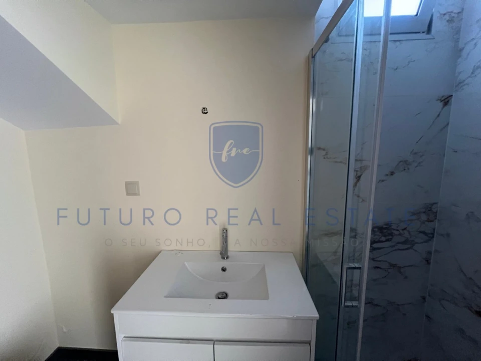 Moradia T3 para Venda em Fajã da Ovelha Foto 32