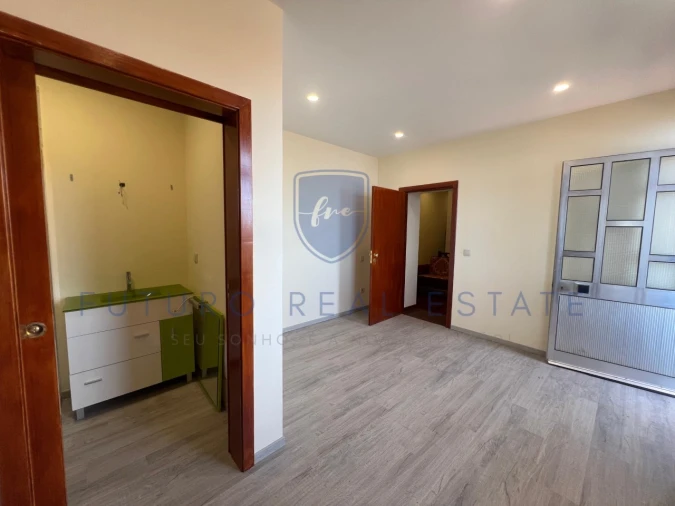 Moradia T3 para Venda em Fajã da Ovelha Foto 25