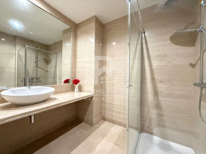 Apartamento T4 para Venda em São Martinho Foto 32