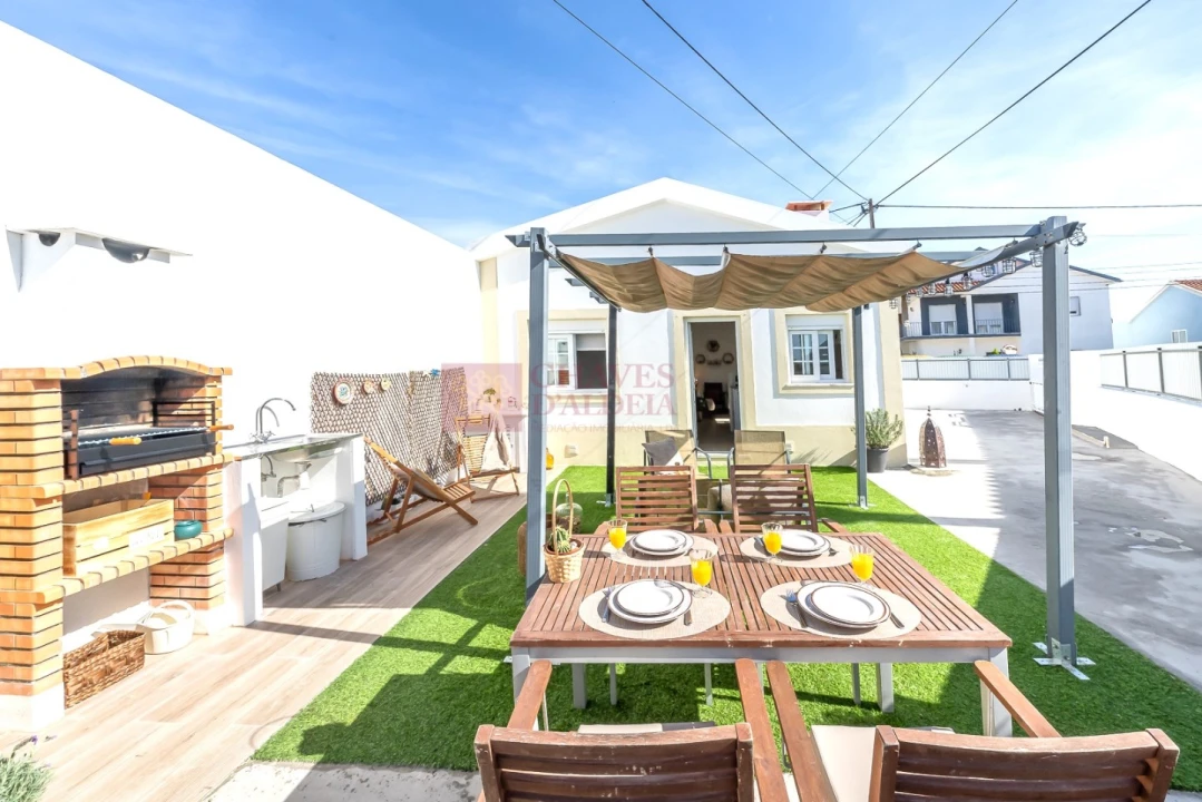 Moradia T2 para Venda em São Pedro da Cadeira Foto 1