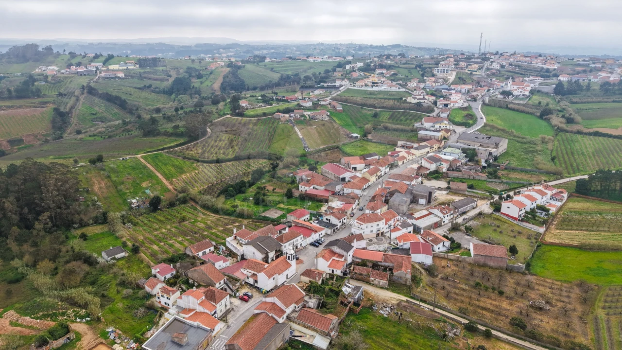 Terreno para Venda em Usseira Foto 1