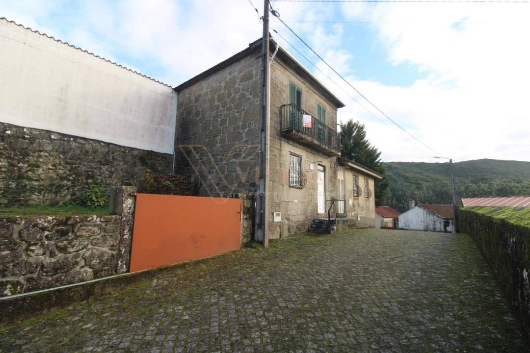Moradia T4 para Venda em Sopo Foto 1