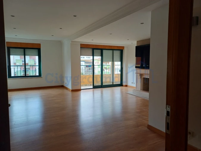 Apartamento T5 para Venda em Marrazes e Barosa Foto 4