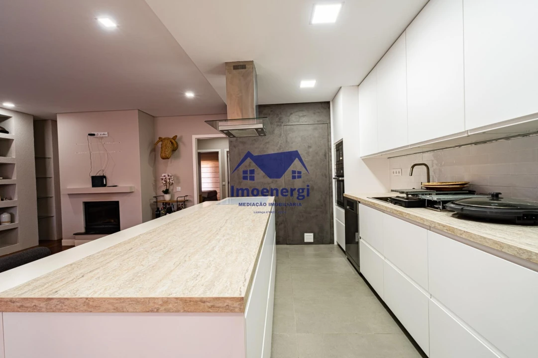 Apartamento T4 para Venda em Mindelo Foto 12