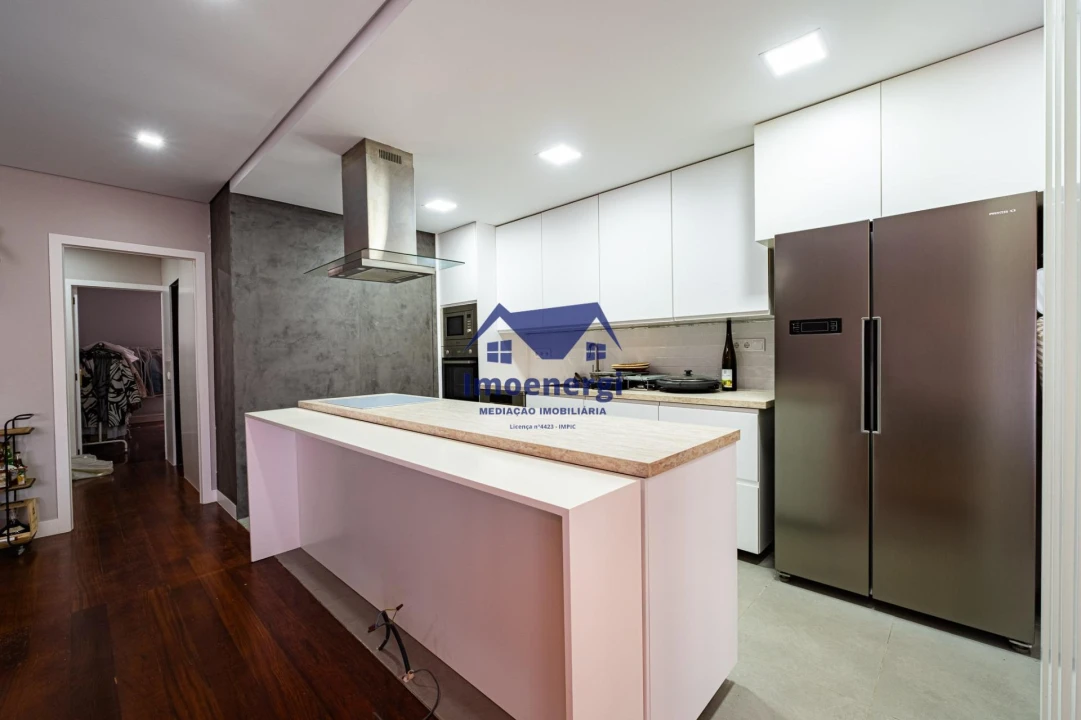 Apartamento T4 para Venda em Mindelo Foto 2