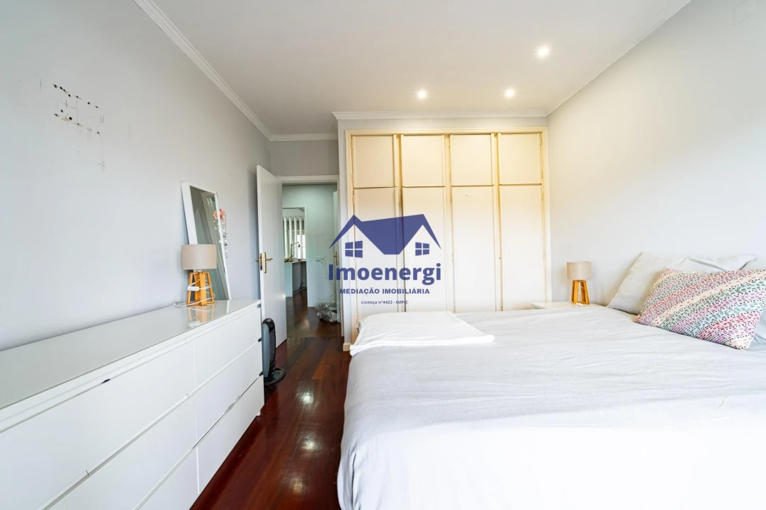 Apartamento T4 para Venda em Mindelo Foto 3