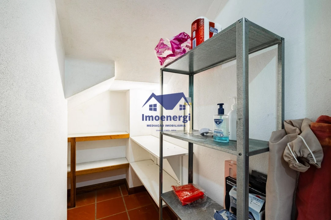 Apartamento T4 para Venda em Mindelo Foto 9
