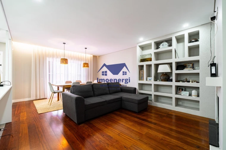 Apartamento T4 para Venda em Mindelo Foto 1
