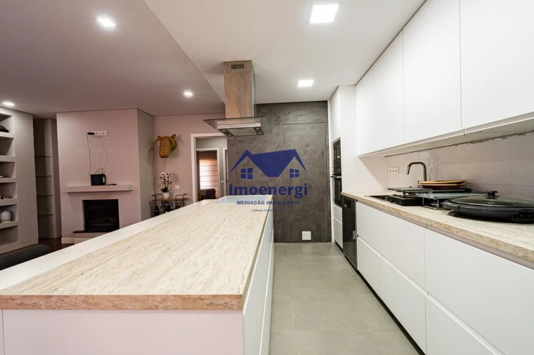 Apartamento T4 para Venda em Mindelo Foto 12