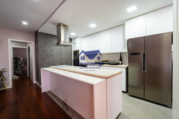 Apartamento T4 para Venda em Mindelo Foto 2