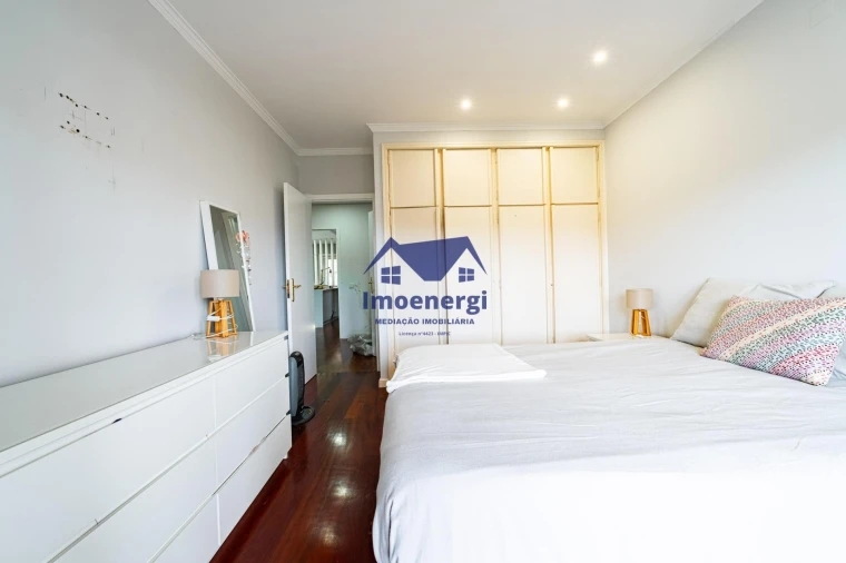 Apartamento T4 para Venda em Mindelo Foto 3