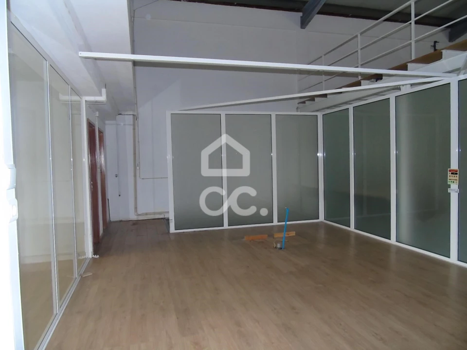 Armazém para Venda em Selho (São Jorge) Foto 10