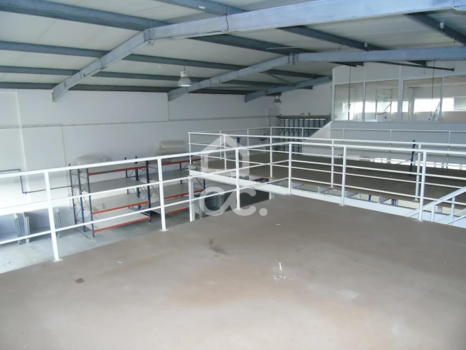 Armazém para Venda em Selho (São Jorge) Foto 9