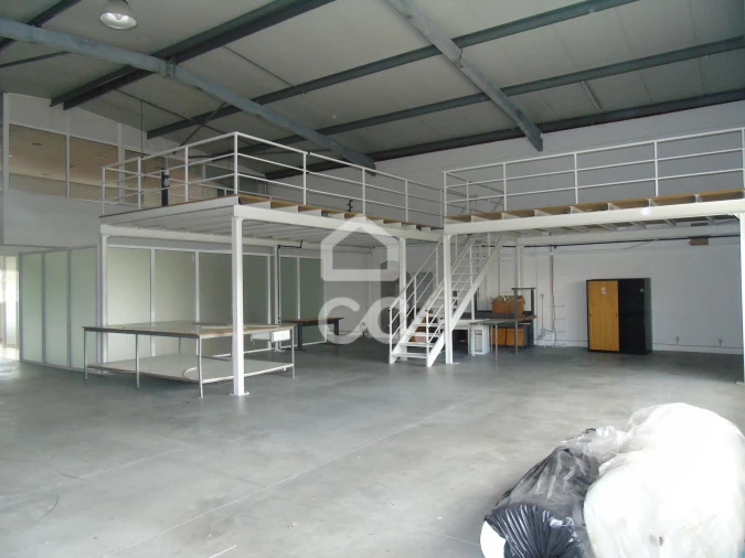 Armazém para Venda em Selho (São Jorge) Foto 5