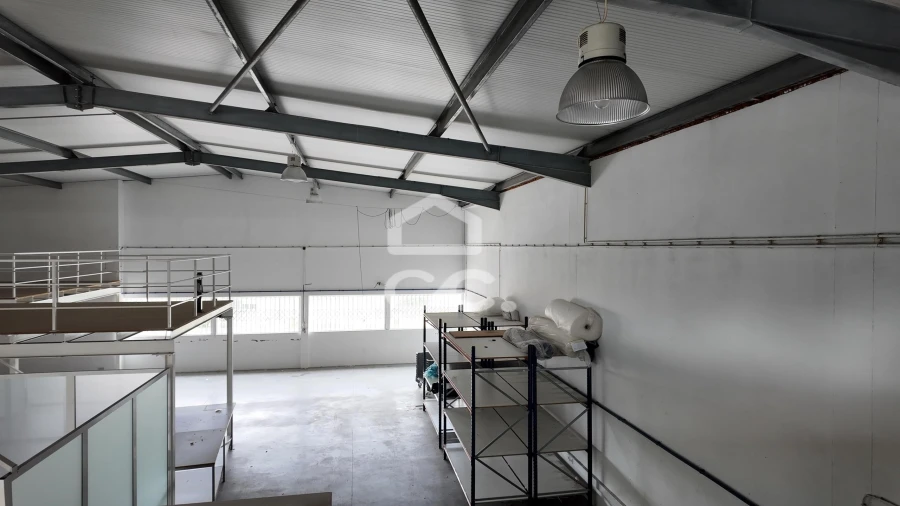 Armazém para Venda em Selho (São Jorge) Foto 15