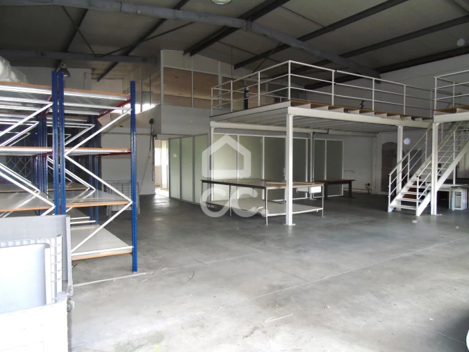 Armazém para Venda em Selho (São Jorge) Foto 4