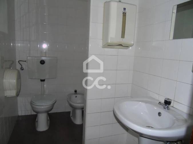 Armazém para Venda em Selho (São Jorge) Foto 13