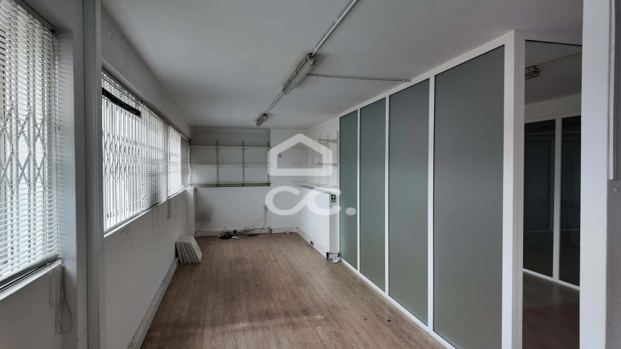 Armazém para Venda em Selho (São Jorge) Foto 3