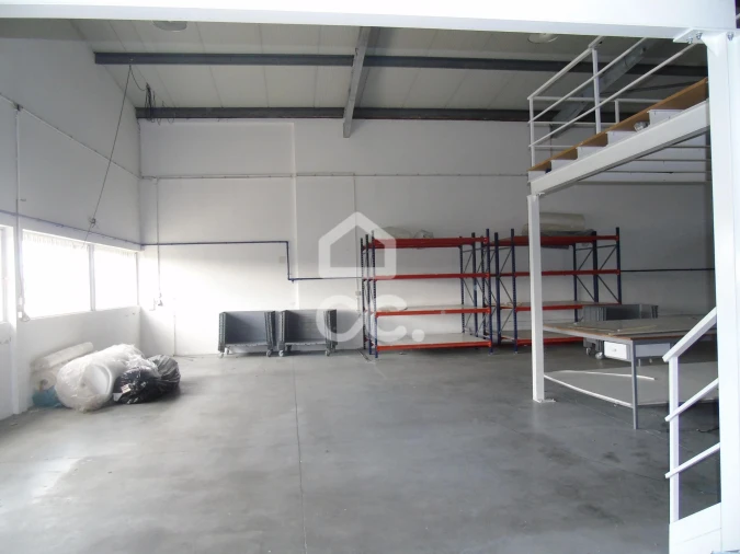 Armazém para Venda em Selho (São Jorge) Foto 8