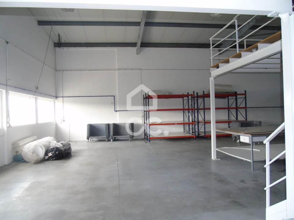 Armazém para Venda em Selho (São Jorge) Foto 8