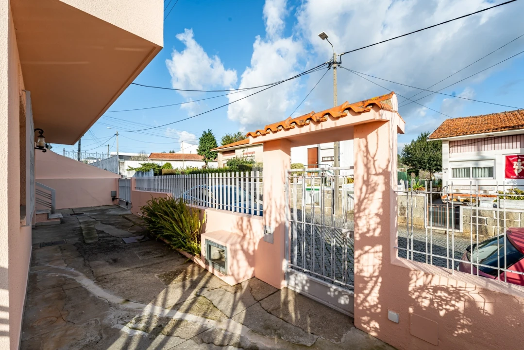 Moradia T3 para Venda em Arcozelo Foto 3