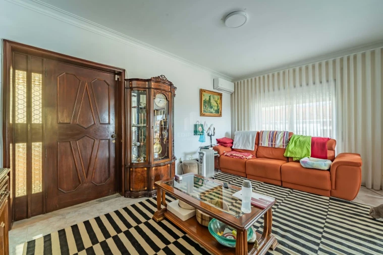 Moradia T3 para Venda em Arcozelo Foto 12