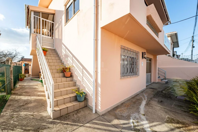 Moradia T3 para Venda em Arcozelo Foto 2