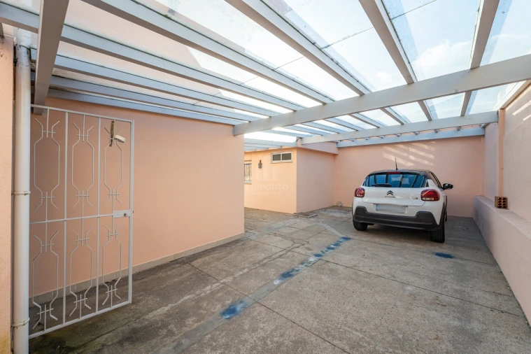 Moradia T3 para Venda em Arcozelo Foto 9