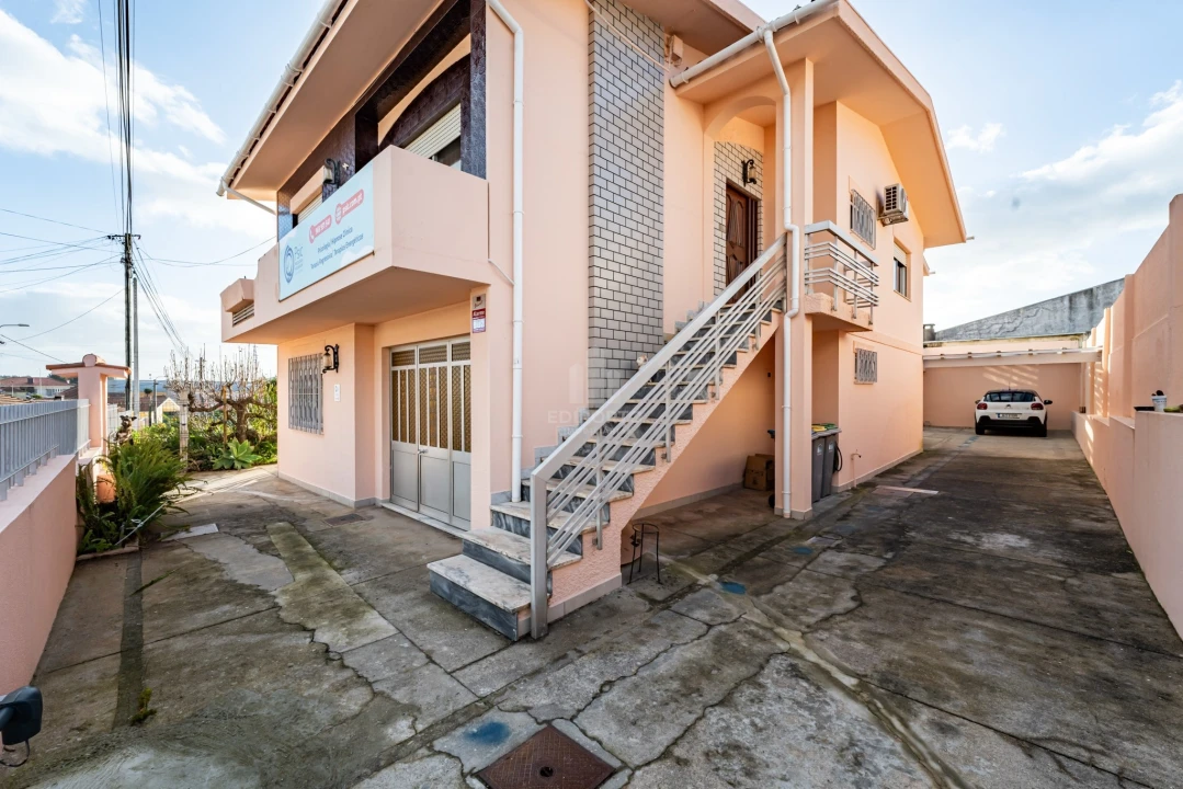 Moradia T3 para Venda em Arcozelo Foto 4