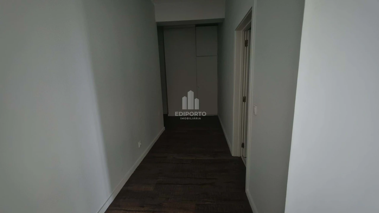 Apartamento T1 para Arrendamento em Santa Marinha Foto 9