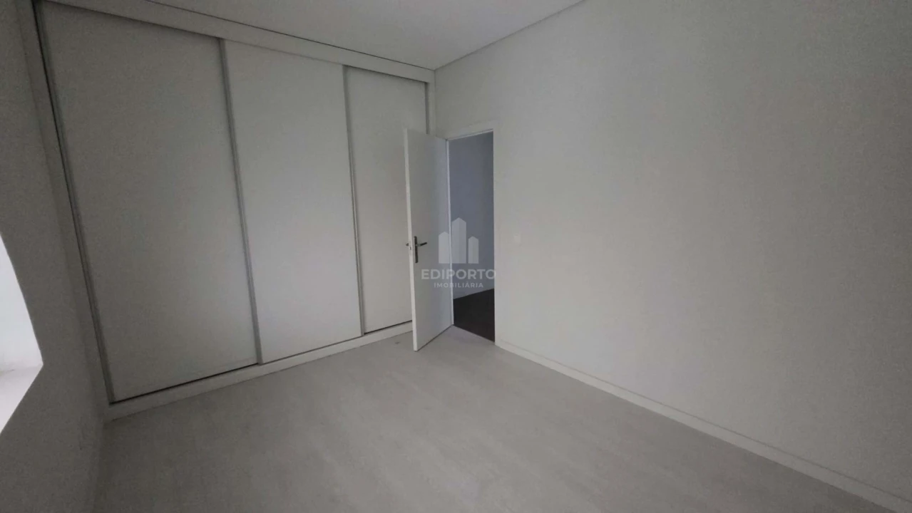 Apartamento T1 para Arrendamento em Santa Marinha Foto 3