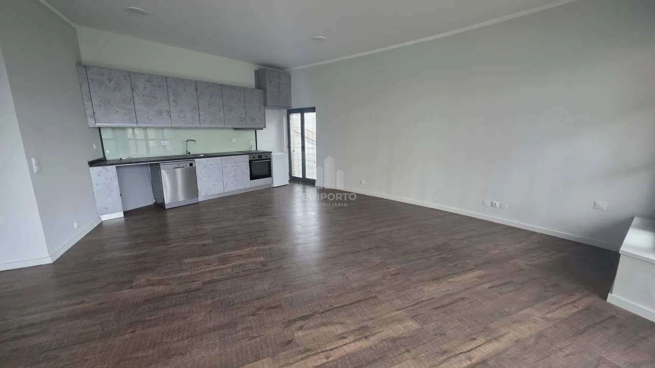 Apartamento T1 para Arrendamento em Santa Marinha Foto 6