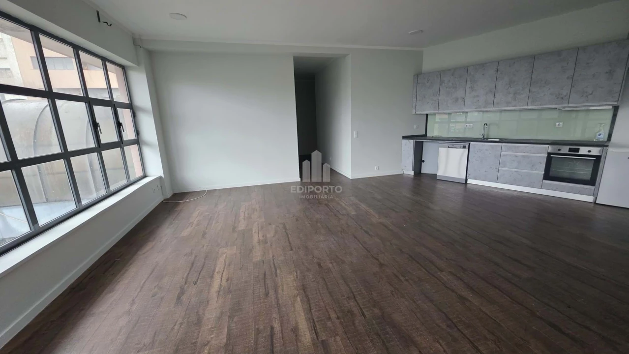 Apartamento T1 para Arrendamento em Santa Marinha Foto 5