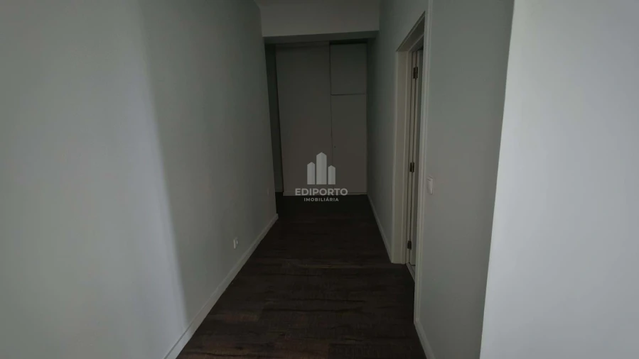 Apartamento T1 para Arrendamento em Santa Marinha Foto 9