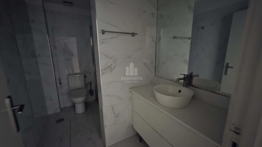 Apartamento T1 para Arrendamento em Santa Marinha Foto 8