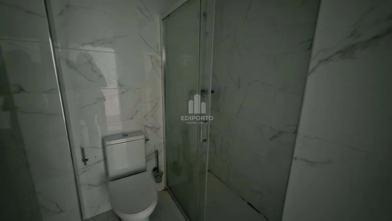 Apartamento T1 para Arrendamento em Santa Marinha Foto 7