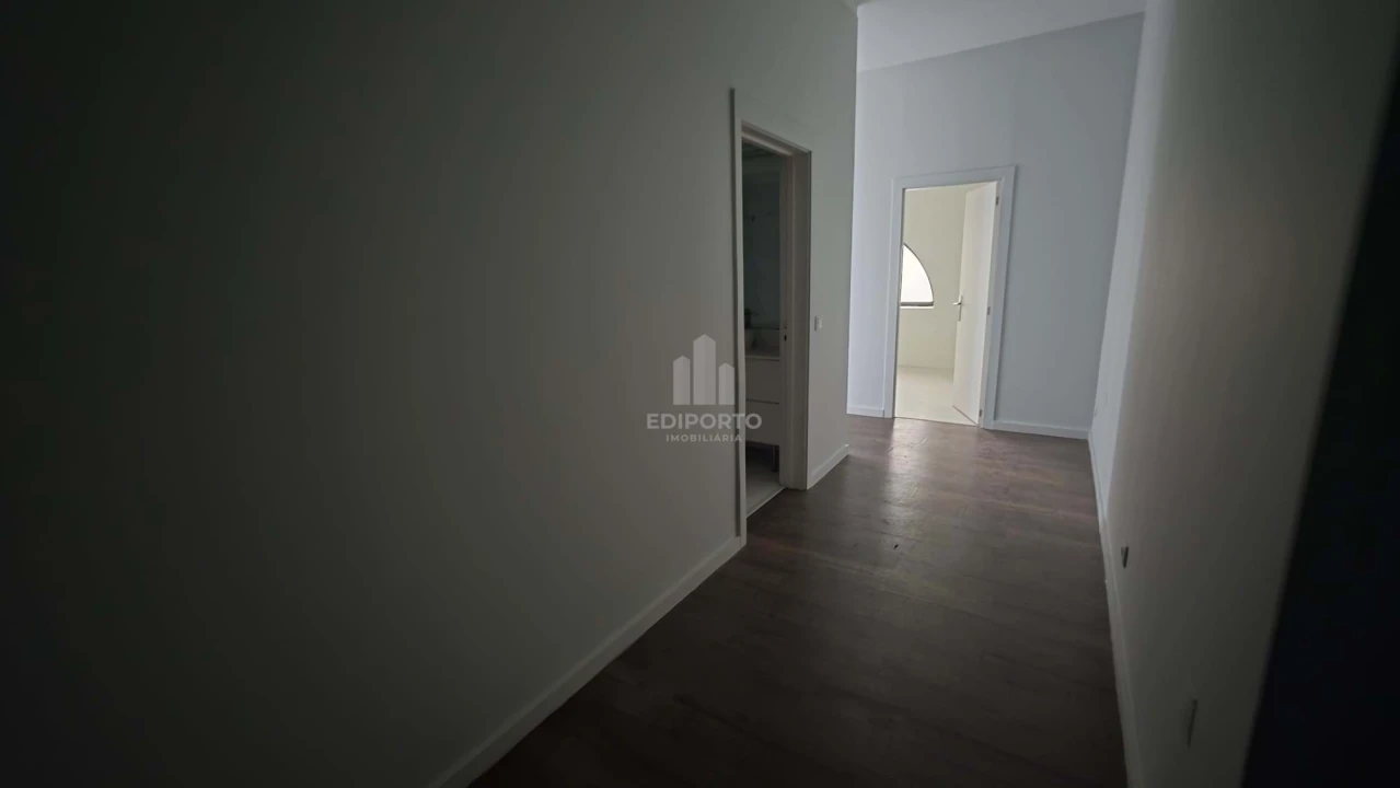 Apartamento T1 para Arrendamento em Santa Marinha Foto 2