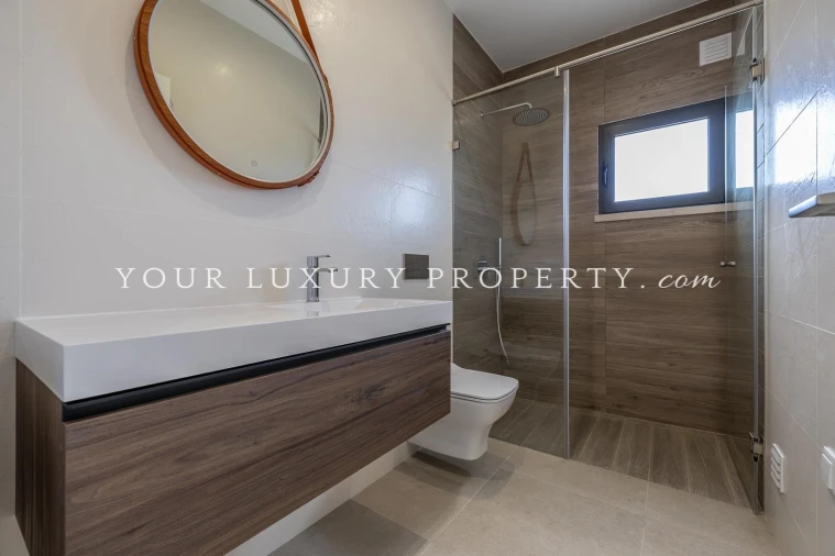 Moradia T4 para Venda em Almancil Foto 9