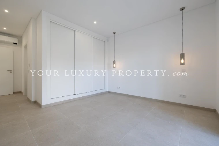 Moradia T4 para Venda em Almancil Foto 14