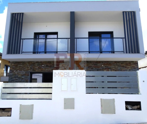 Moradia T3 para Venda em Fernao Ferro Foto 23