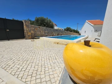 Moradia T3 para Venda em Santa Barbara de Nexe