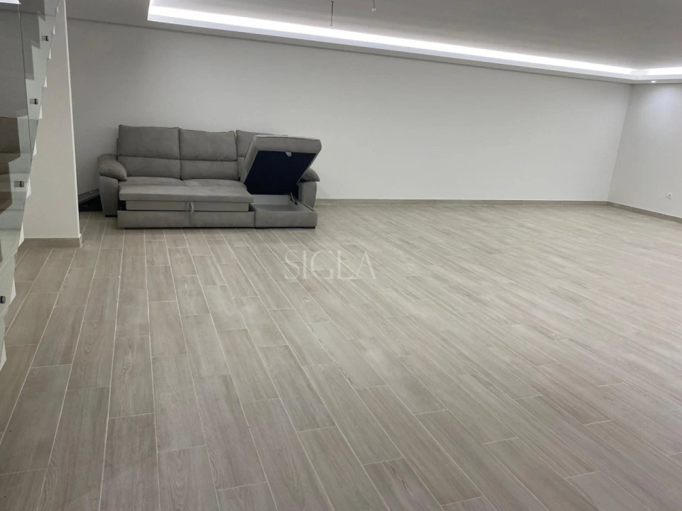 Moradia T3 para Arrendamento em Madalena Foto 16