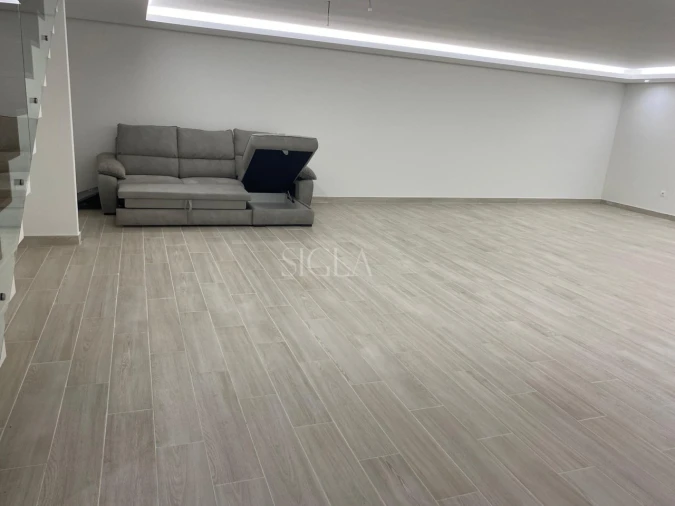 Moradia T3 para Arrendamento em Madalena Foto 16