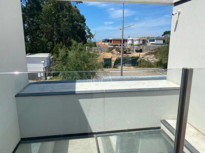 Moradia T3 para Arrendamento em Madalena Foto 29