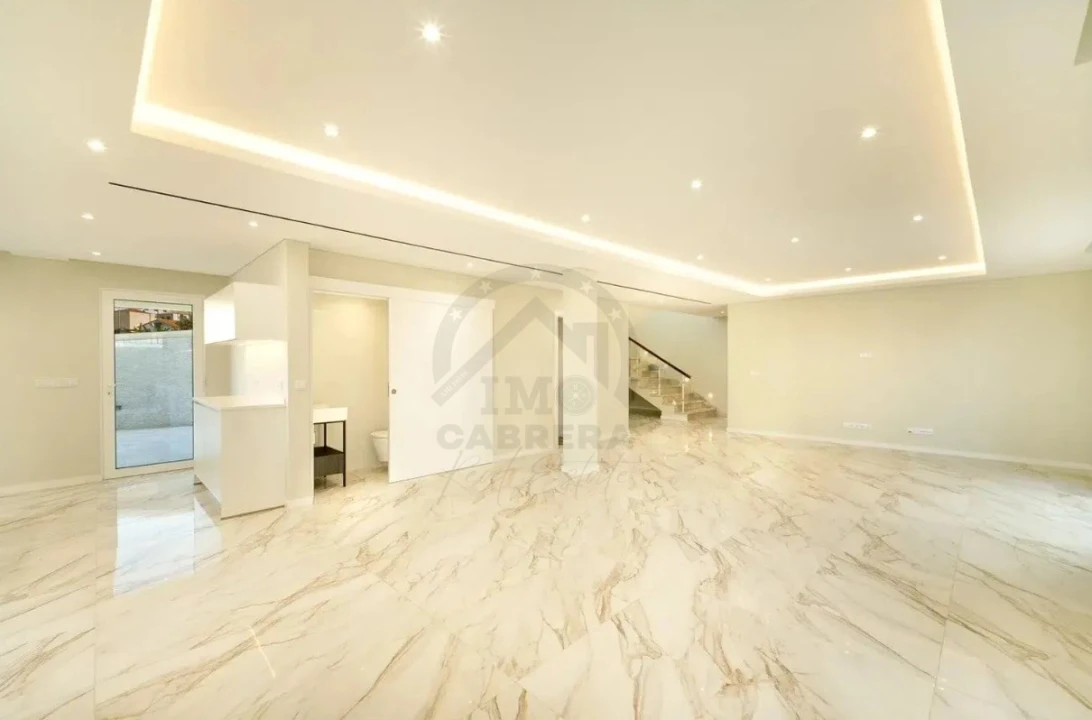 Moradia T4 para Venda em Funchal (Santa Maria Maior) Foto 3