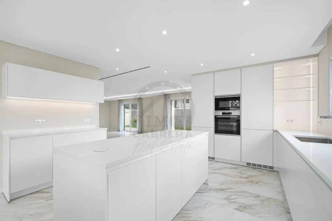 Moradia T4 para Venda em Funchal (Santa Maria Maior) Foto 6