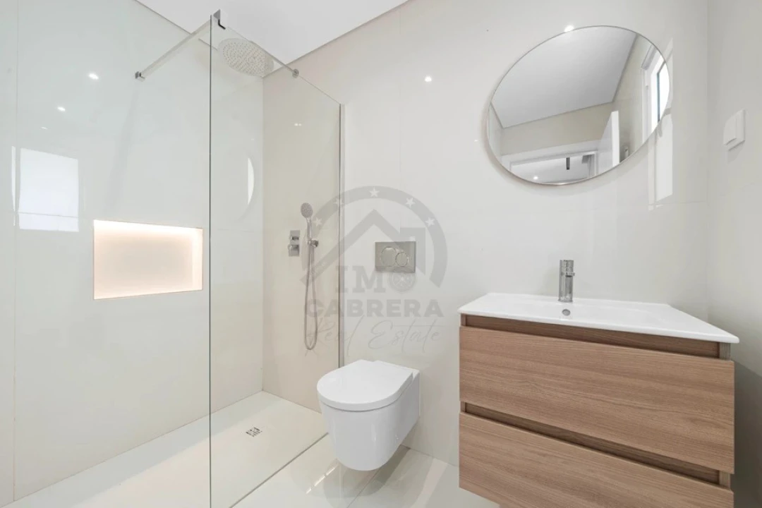 Moradia T4 para Venda em Funchal (Santa Maria Maior) Foto 10