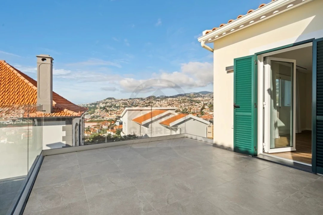 Moradia T4 para Venda em Funchal (Santa Maria Maior) Foto 25