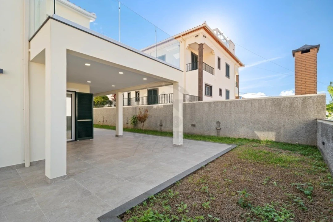 Moradia T4 para Venda em Funchal (Santa Maria Maior) Foto 27