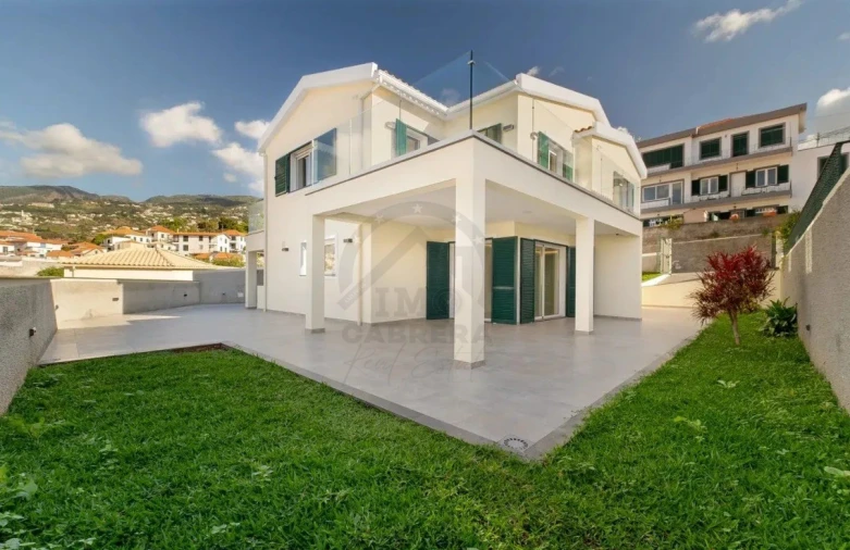 Moradia T4 para Venda em Funchal (Santa Maria Maior) Foto 1